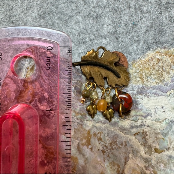 Red and Gold Nature-Inspired Brooch with Leaf Design - Picture 3 of 3